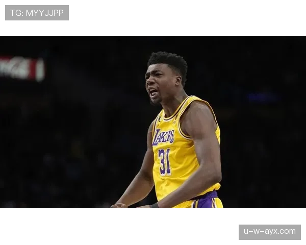 戴维斯传球分布数据揭示其场上核心价值