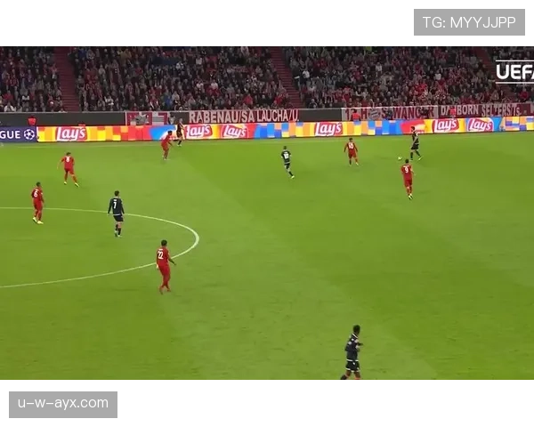 莱万多夫斯基创欧冠进球新高,强势表现再续传奇篇章 莱万多夫斯基创欧冠进球新高,强势表现再续传奇篇章