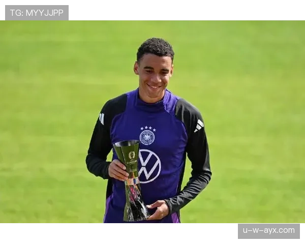 年轻天才穆西亚拉状态火热，持续高光表现引足坛瞩目