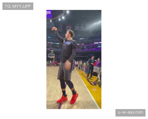 东契奇这训练完直接去夜店的状态，真当自己是铁打的？