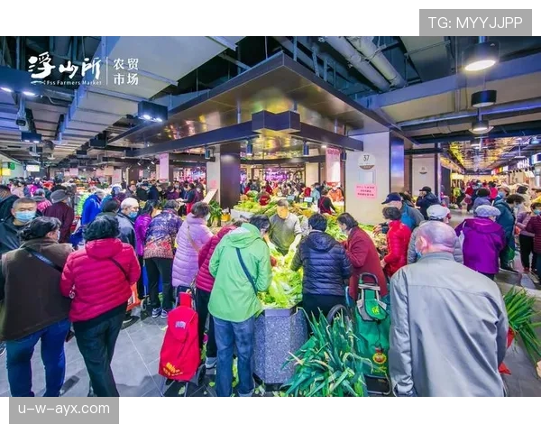 高磊赛场像雕塑，生活照拎菜篮子的画面把人拉回地面